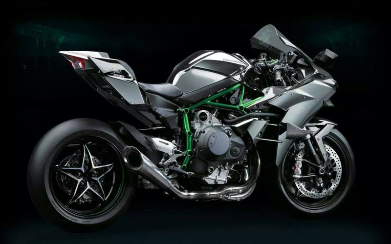 Illustration for article titled The Supercharged Kawasaki Ninja H2R Is Batshit Insane